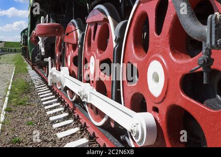 Räder und Kupplungsvorrichtungen einer großen Lokomotive Stockfoto