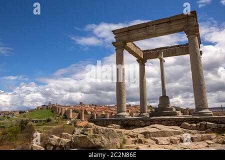 Avila de los Caballeros. Die vier Post, Los Cuatro Postes. Christian Denkmal in der Stadt Ávila, Kastilien und Leon, Spanien Stockfoto