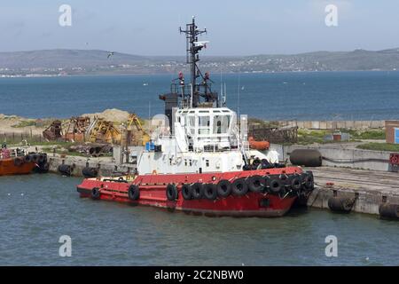 Orange Rettungs- oder Coast Guard patrol Boot im blauen Meer Wasser Stockfoto
