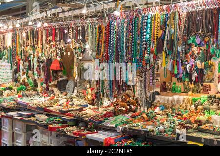 Schmuck Bijoux an Jade Markt in Hongkong Stockfoto