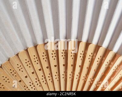 Traditionelle Japanische faltbar Handheld Fan (aka hand Fan) aus Bambus Holz und Papier Stockfoto