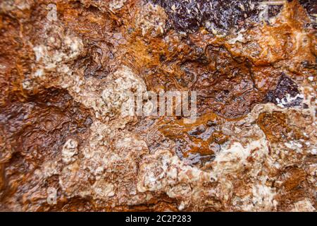 Nahaufnahme Textur von Granit, einem hellen, unartigen Gestein mit Körnern und Kristallisation Stockfoto