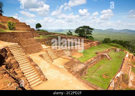 Sigiriya Sri Lankas, buddhistische Tempel, Welt Erbe berühmten malerischen Touristenort. Stone Mountain. Attraktionen unter UNESCO-Schutz Stockfoto