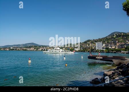 Fähre auf dem Genfersee bei Montreux, Schweiz Stockfoto