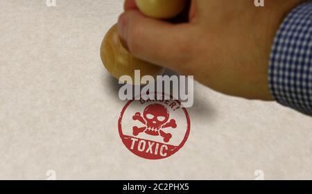 Giftige Gefahr mit Totenkopf-Stempel und Stempelhand. Giftwarnkonzept. Stockfoto