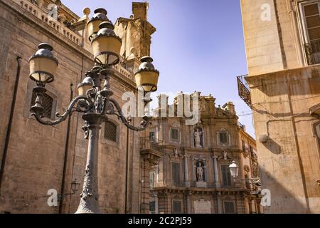 Piazza Pretoria, auch Piazza della Vergogna genannt, liegt am Rande des Kalsa-Viertels, in der Nähe der Ecke des Cassaro mit der Via Maqueda Stockfoto