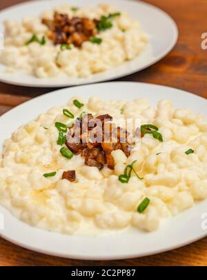 Slowakisches, halsig-würdiges Gericht mit Speck Stockfoto