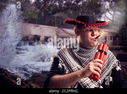 Mann in Sombrero-Brenn-Dynamit mit einer Zigarre über Wasser Hintergrund Stockfoto