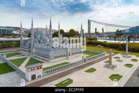 Istanbul, Türkei - 23. März 2019: Miniatürk ist ein Miniaturpark am Nordostufer des Goldenen Horns in Istanbul. Der Park Stockfoto