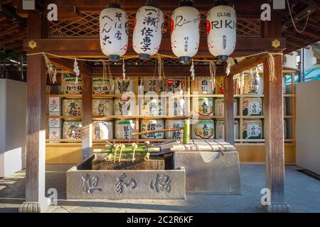 Traditionelle Kazaridaru Fässer in Maruyama Garten, Kyoto, Japan Stockfoto