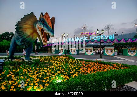 Statuen von Dinosauriern aus Seoul Land in Gwacheon, Südkorea. Stockfoto