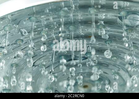 Dusche eingeschaltet, decke Duschkopf closeup Stockfoto