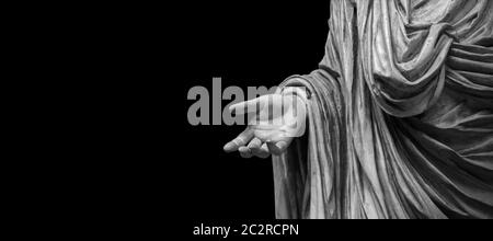 Hand-Mann auf antike Tunika. Stein Statue Detail der menschlichen Hand. Falten in den Stoff. Textzeilen Stockfoto