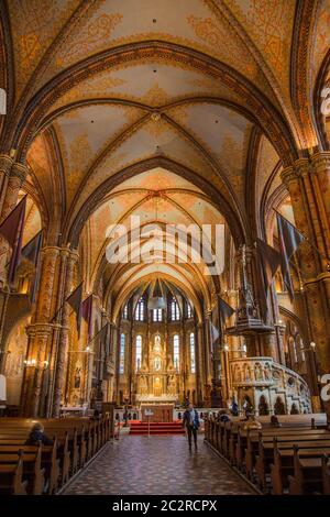 Budapest, Ungarn, März 22 2018: Das Innere der Kirche der Himmelfahrt der Budaer Burg. Es ist häufiger bekannt als Stockfoto