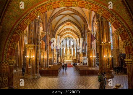 Budapest, Ungarn, März 22 2018: Das Innere der Kirche der Himmelfahrt der Budaer Burg. Es ist häufiger bekannt als Stockfoto