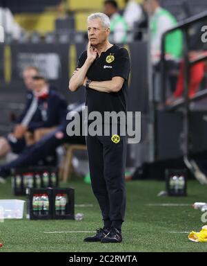 Dortmund, 17. Juni 2020, Lucien FAVRE, Chef - Trainer BVB traurig beim 1.Bundesliga Spiel BORUSSIA DORTMUND - 1.FSV MAINZ 05 in der Saison 2019/2020 Uhr Spieltag 32. BVB Foto: © Peter Schatz / Alamy Live News / Jürgen Fromme / firoportsphoto / POOL - die DFL-VORSCHRIFTEN VERBIETEN DIE VERWENDUNG VON FOTOGRAFIEN als BILDSEQUENZEN und/oder QUASI-VIDEO - Nationale und internationale Nachrichtenagenturen OUT redaktionelle Verwendung Stockfoto