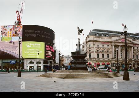 Leerer Piccadilly Circus im Londoner West End, am Samstagnachmittag des 6. Juni 2020, während der Coronavirus-Sperre Stockfoto