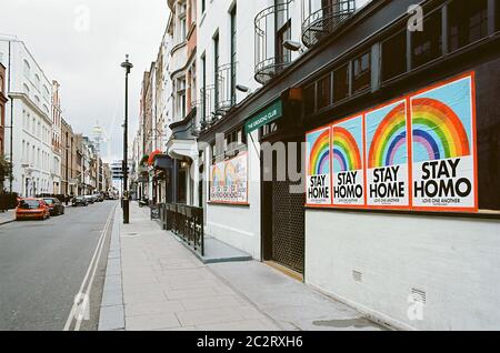 Dean Street in Soho, London, während der Coronavirus-Sperre am Samstag, den 6. Juni 2020 verlassen Stockfoto