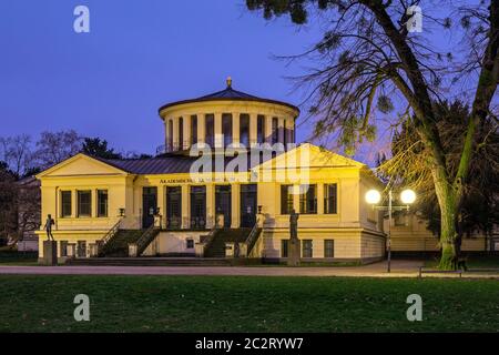 Akademisches Kunstmuseum am Hofgarten, Antikensammlung der Universität Bonn, Klassik, Abendstimmung, blaue Stunde, Beleuchtung, Bonn, Rhein, NOR Stockfoto