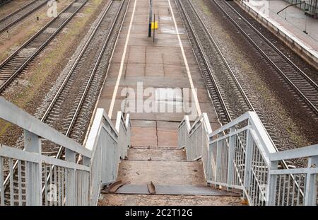 Etappen auf dem Bahnsteig. Transport. Stockfoto