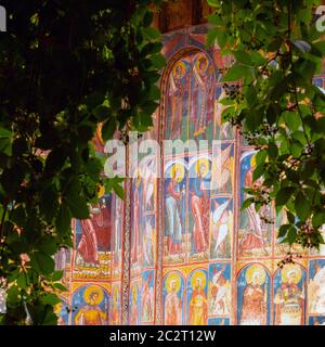 GURA HUMORULUI, RUMÄNIEN - August 14 2019: Der orthodoxe Klosterhumor. UNESCO-Weltkulturerbe. Suceava County, Rumänien. Stockfoto