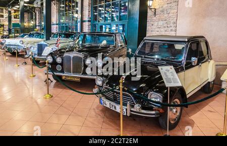 Istanbul, Türkei, 23. März 2019: Oldtimer im Rahmi M. Koc Industrial Museum. Das Koc Museum hat eines der größten Fahrzeuge Stockfoto