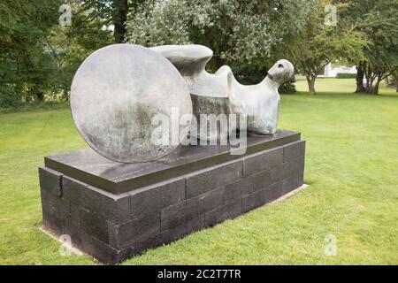 Henry Moore Foundation, Perry Green, Metall Bronze-Skulptur des Goslarer Krieger absolvierte 1973 / 74 Stockfoto