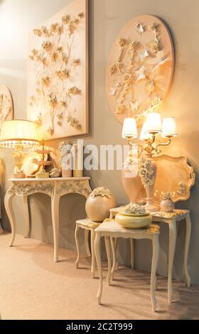 Vintage-Lampen im Zimmer Stockfoto