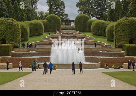 Alnwick Garden: Ein moderner Garten neben dem Alnwick Castle in Northumberland County Stockfoto