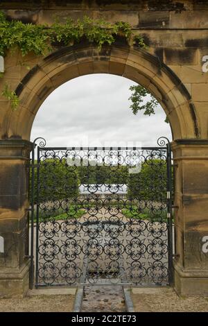 Alnwick Garden: Ein moderner Garten neben dem Alnwick Castle in Northumberland County Stockfoto