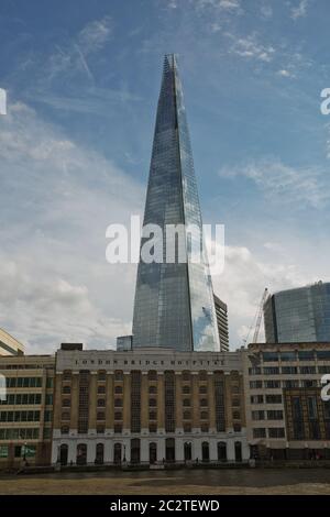 London Bridge Hospital und Renzo Piano neuer Wolkenkratzer „The Shard“ Stockfoto