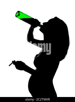 Silhouette der unvorsichtige schwangere Frau mit Alkohol und Zigaretten Stockfoto