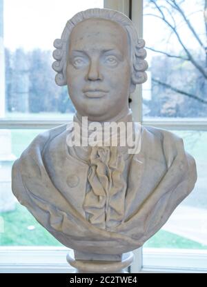 Moskau, Russland, 23. Oktober 2019: Das Denkmal, die Büste des russischen Wissenschaftlers Lomonossow Michail Wassiljewitsch, ist in errichtet Stockfoto