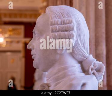 Moskau, Russland, 23. Oktober 2019: Das Denkmal, die Büste des russischen Wissenschaftlers Lomonossow Michail Wassiljewitsch, ist in errichtet Stockfoto