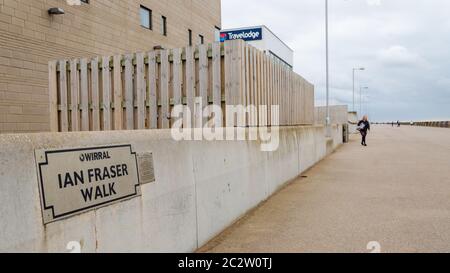 New Brighton, UK: Jun 3, 2020: Ian Fraser Walk ist der Name der Promenade in der Nähe von Marine Lake und Marine Point. Ian Fraser war ein lokaler Wohnsitz Stockfoto