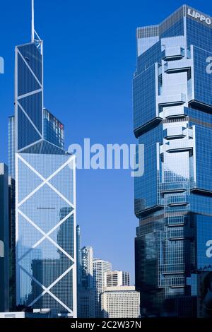 Admiralität, Hong Kong Island, Hong Kong, China, Asia - Lippo Center (rechts) und Bank of China (links) Gebäude in Chung Wan Stockfoto