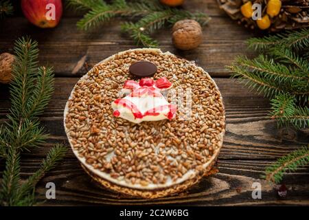 Weihnachtsgebäck. Weihnachtskuchen. Süßigkeiten in weihnachtlicher Landschaft Stockfoto