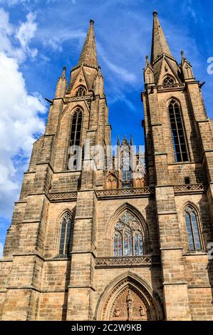 Hessen, Deutschland - Die Kirche St. Elisabeth in der Universitätsstadt Marburg an der Lahn Marburg ist am berühmtesten Gebäude. Stockfoto