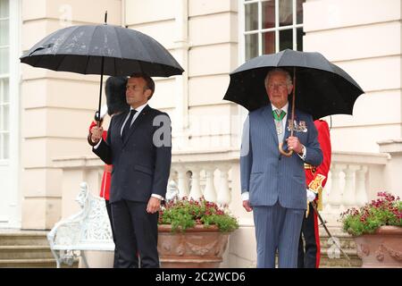 Der Prinz von Wales empfängt den französischen Präsidenten Emmanuel Macron im Clarence House in London während seines Besuchs in Großbritannien. Stockfoto