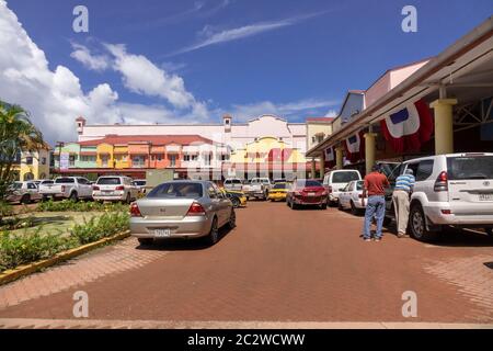 Geschäfte in der Colon 2000 Mall im Kreuzfahrtterminal in der Colon Republik Panama in der Freihandelzone (Freezone) von Colon Stockfoto