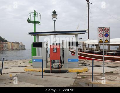 Marine Tankstelle für Yachten und Boote Stockfoto