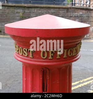 Viktorianischer Briefkasten in Warwick, Großbritannien Stockfoto