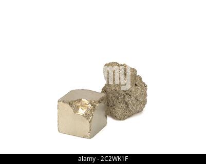 Natürlicher Pyrit und teilweise behandelter Pyrit auf weißem Hintergrund Stockfoto