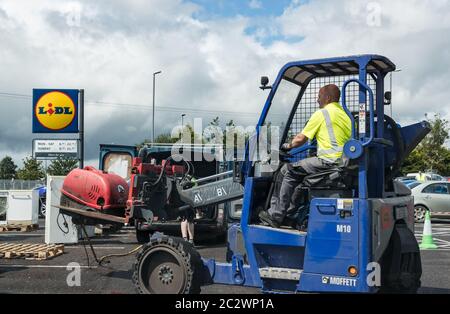 Listowel, Irland - 19. Juli 2019: Veranstaltung zur Sammlung von Elektronikschrott für das Recycling in der Stadt Listowel, Republik Irland Stockfoto