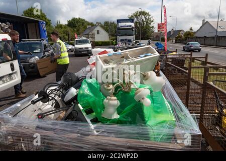 Listowel, Irland - 19. Juli 2019: Veranstaltung zur Sammlung von Elektronikschrott für das Recycling in der Stadt Listowel, Republik Irland Stockfoto