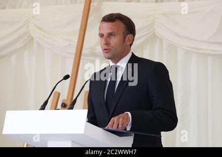 Der französische Präsident Emmanuel Macron hält eine Rede nach einer Kranzniederlegung bei einer Zeremonie in Carlton Gardens in London während seines Besuchs in Großbritannien.