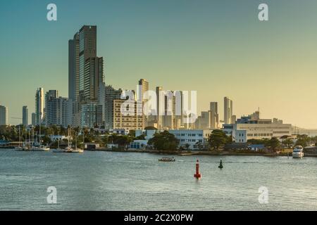 Cartagena das Indias, Bolivar, Kolumbien am 11. Februar 2018. Boca Grande Nachbarschaft mit seinen imposanten Wolkenkratzern. Stockfoto