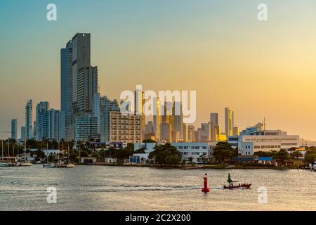 Cartagena das Indias, Bolivar, Kolumbien am 11. Februar 2018. Boca Grande Nachbarschaft mit seinen imposanten Wolkenkratzern. Stockfoto