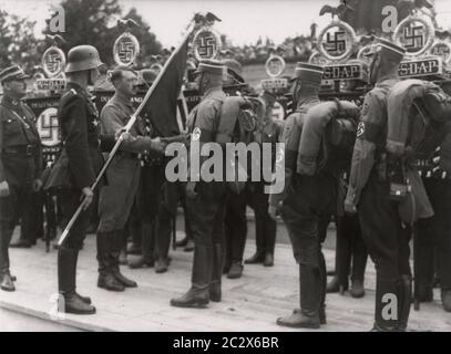 Bilder von der Reichsparteitagsversammlung in Nürnberg 1933 - Fahnenweihe Heinrich Hoffmann Fotografien 1933 Adolf Hitlers offizieller Fotograf und ein Nazi-Politiker und Verleger, der Mitglied des intime Kreises Hitlers war. Stockfoto