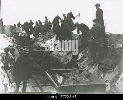 Spatenstich und Eröffnung einer Baustelle der Reichsautobahn in Ostpreußen von Gauleiter Koch Heinrich Hoffmann fotografiert 1933 Adolf Hitlers offizieller Fotograf und ein Nazi-Politiker und Verleger, der Mitglied des innigen Hitlerkreises war. Stockfoto